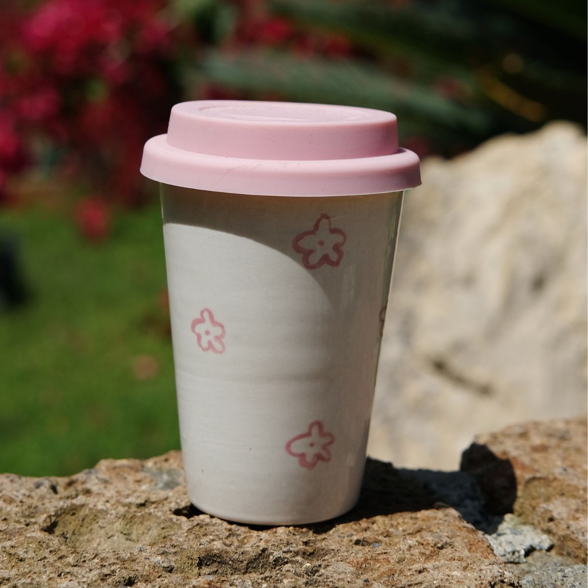 Travel coffee mug