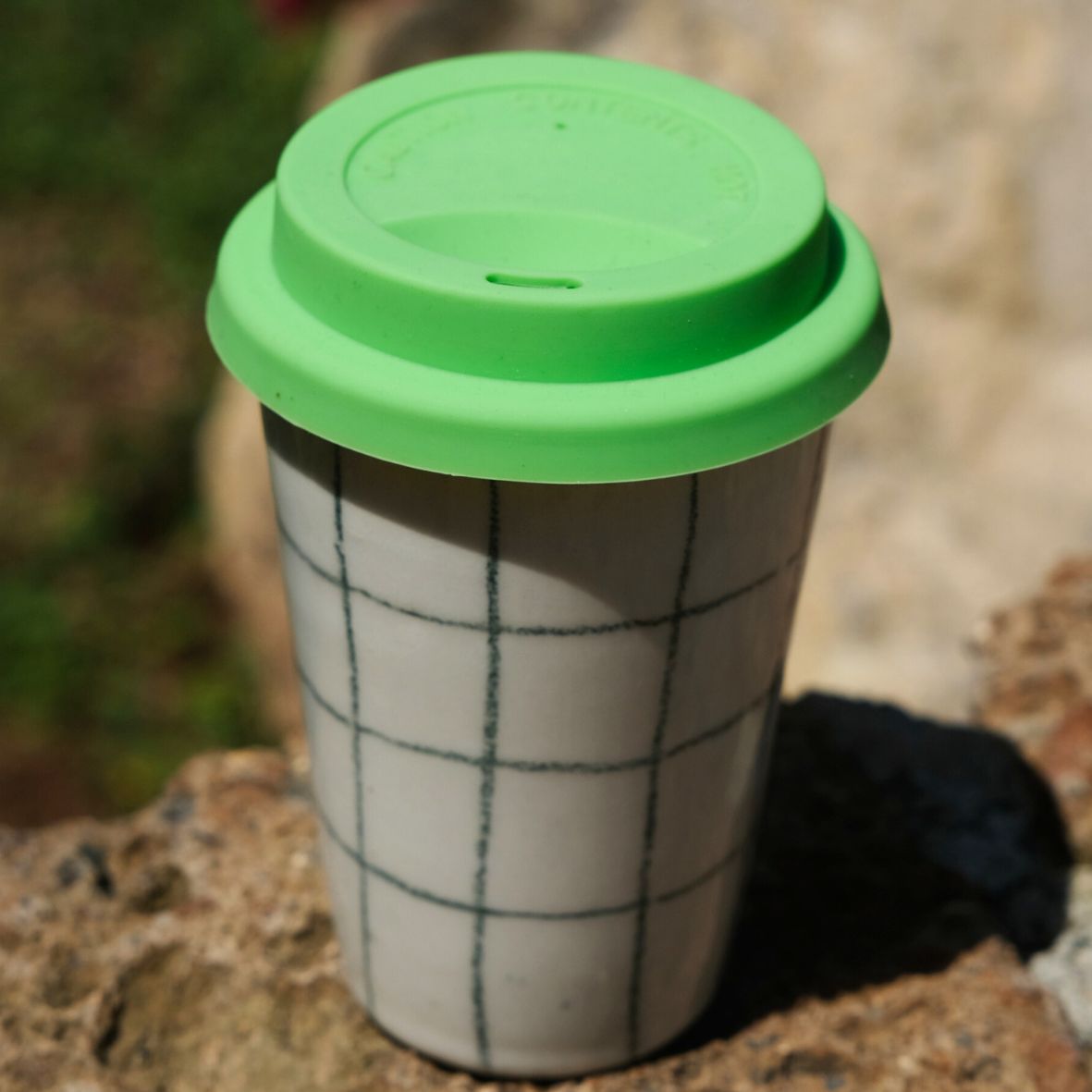 Travel coffee mug